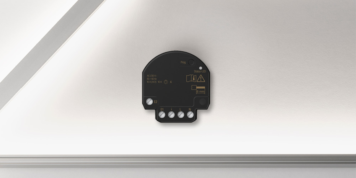 JUNG HOME Jalousieaktor Mini bei ETEK GmbH - Elektrotechnik Kochertal in Hüttlingen
