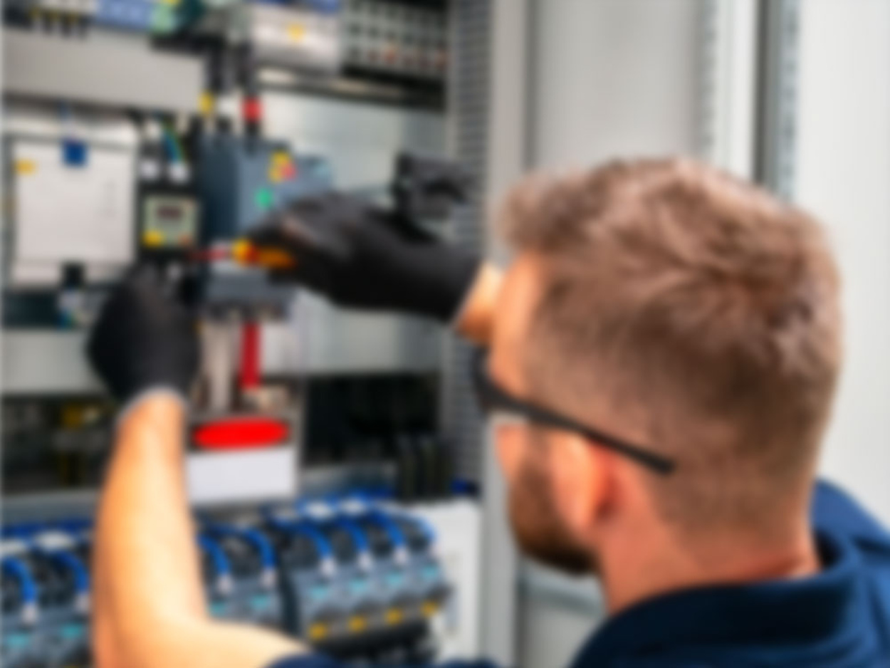 Nieder­spannungs­anlagen bei ETEK Elektrotechnik Kochertal GbR in Hüttlingen